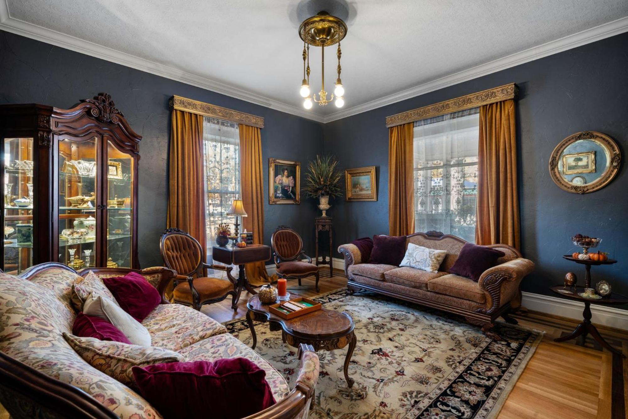 The Inn On Front Street Стейтсвил Екстериор снимка