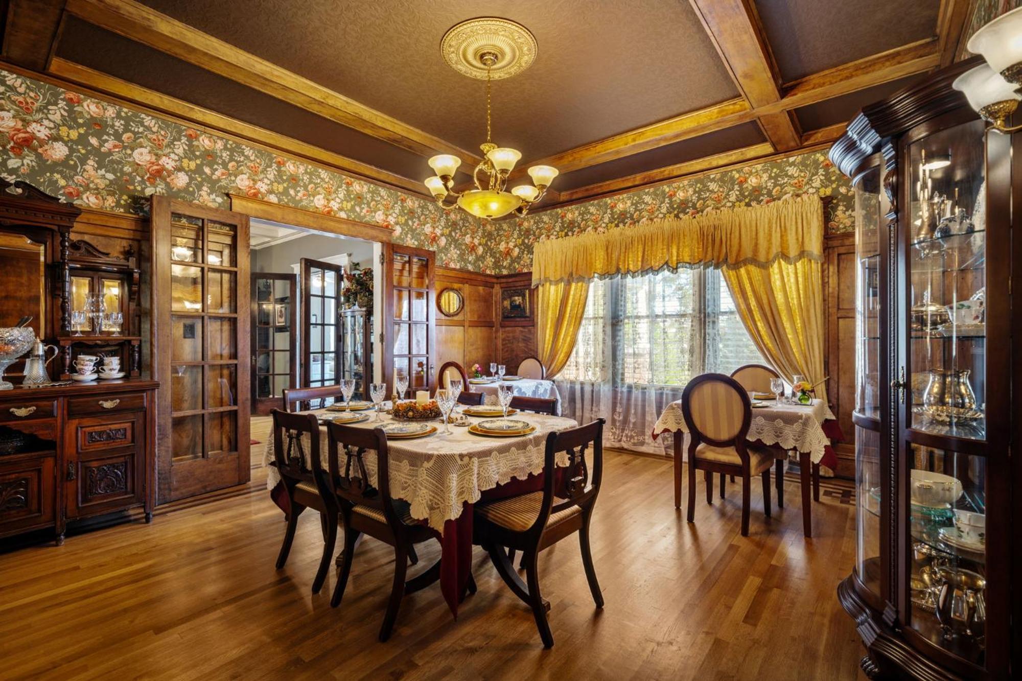 The Inn On Front Street Стейтсвил Екстериор снимка
