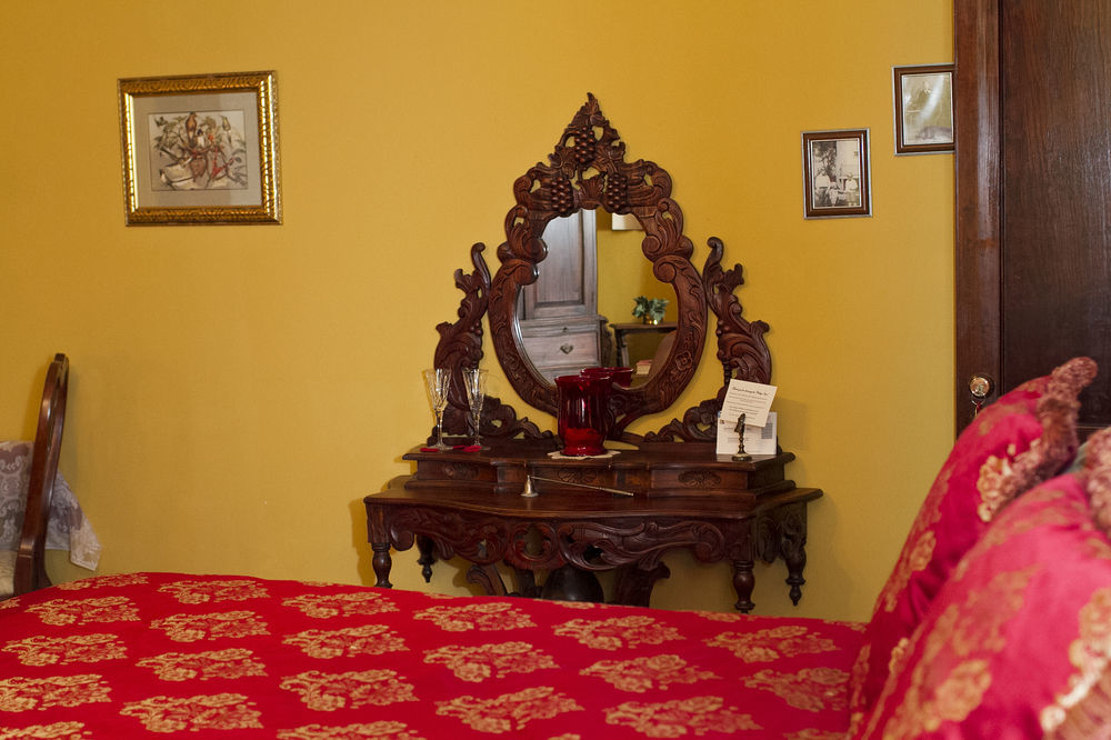 The Inn On Front Street Стейтсвил Екстериор снимка